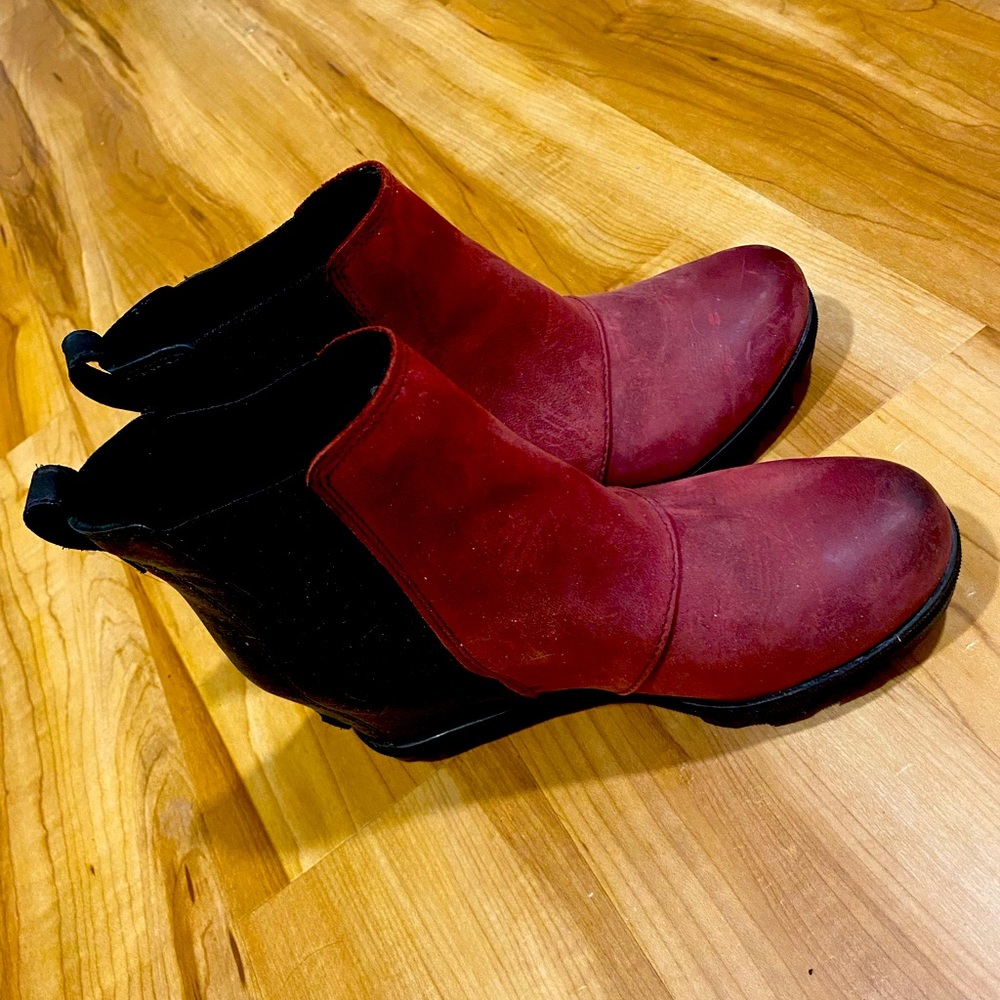 Sorel Maroon Wedge